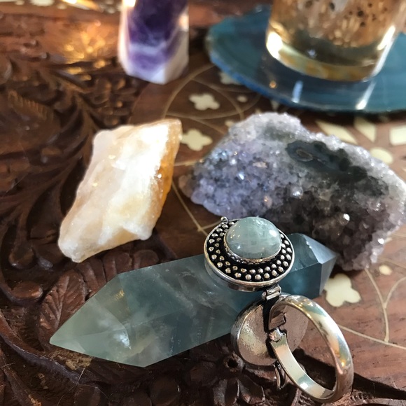 Poison / Pill Box Stash Locket Ring - Picture 3 of 7